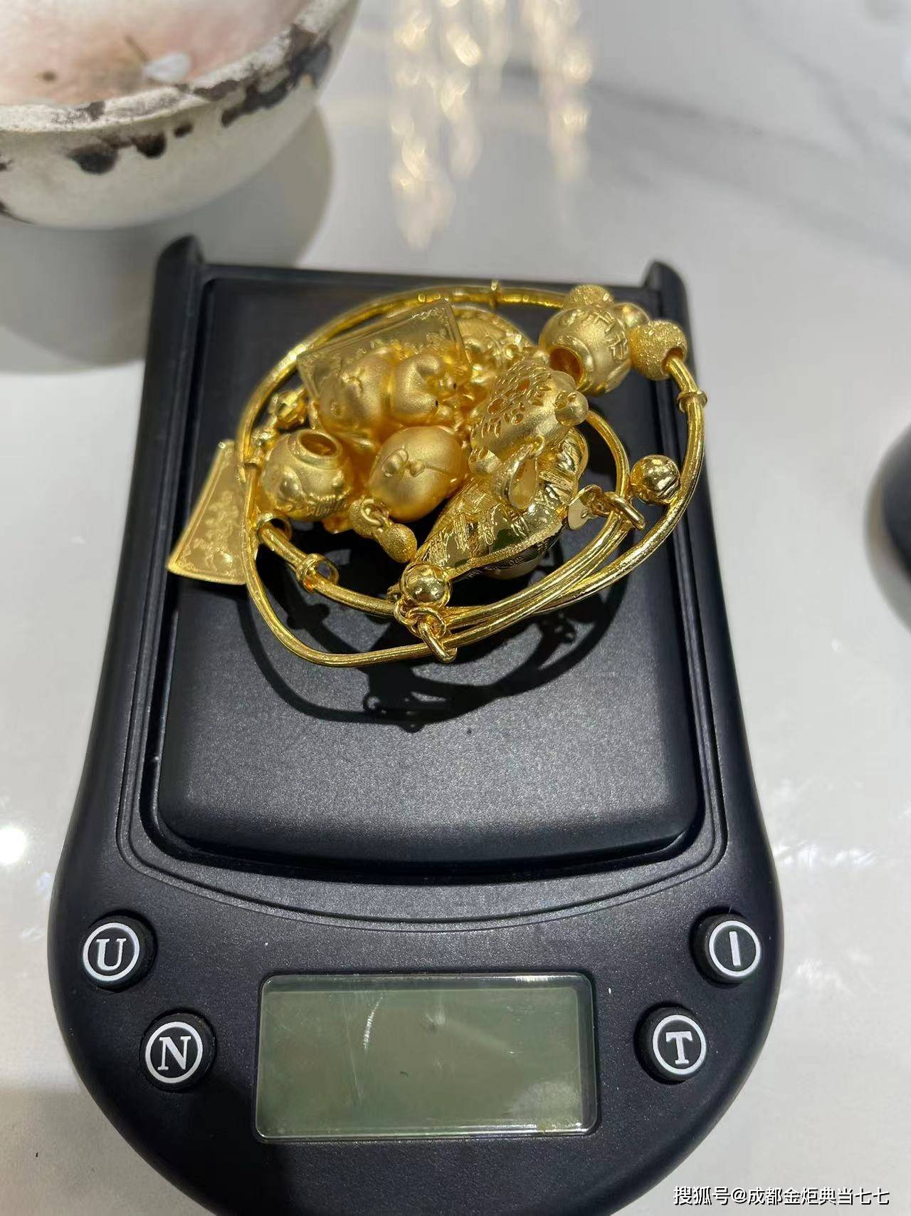 德清最新24小时上门回收金价方法分析(最方便真实的德清24小时上门回收黄金方法)